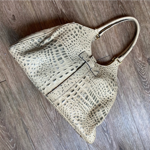 Vintage SSaucy Embossed Cream and White Shoulder Bag Handmade Italian Leather - Picture 11 of 12